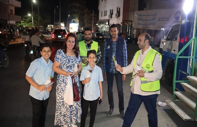 بالورود ورسائل التوعية.. مياه الشرب بسوهاج تشارك الأقباط فرحة عيد القيامة المجيد