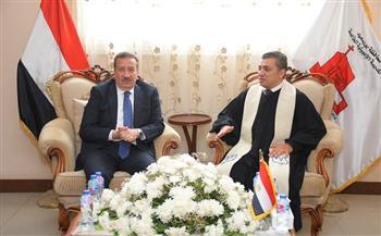 محافظ بورسعيد يزور "الكنيسة الإنجيلية" ويشارك الإخوة الأقباط احتفالات عيد القيامة المجيد 