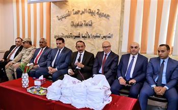 محافظ سوهاج يشارك أطفال بيت الرحمة المسيحية فرحتهم بعيد القيامة المجيد 