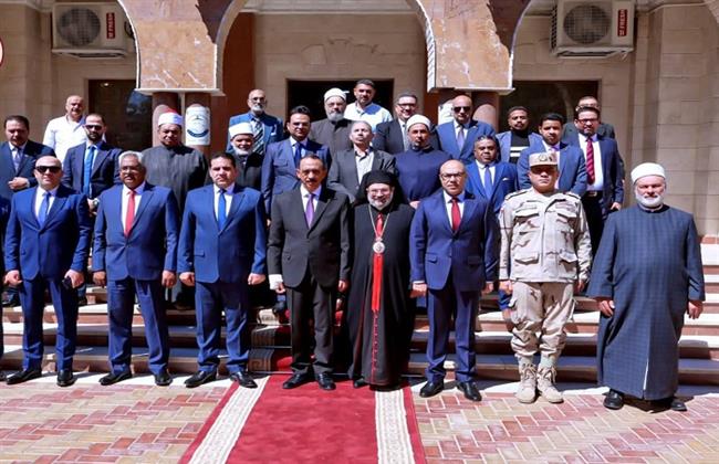 محافظ سوهاج يزور المطرانيات لتقديم التهنئة للأقباط بعيد القيامة المجيد