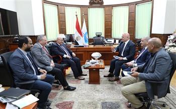 رئيس القابضة للمياه يناقش مع نوابه تحسين خدمات مياه الشرب والصرف الصحي 