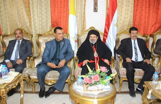 قيادات تعليم سوهاج يقدمون التهنئة للإخوة الأقباط بمناسبة عيد القيامة المجيد