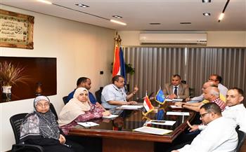 محافظ أسوان يكلف نائبه بعقد اجتماع لاتخاذ الإجراءات التنفيذية لإنهاء المعاينات لطلبات التقنين