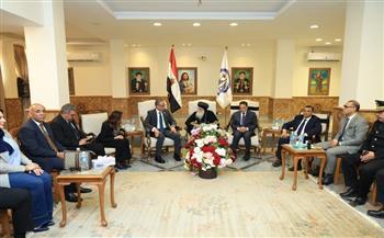 محافظ الجيزة يزور مطرانية أكتوبر وأوسيم مهنئًا بعيد القيامة المجيد