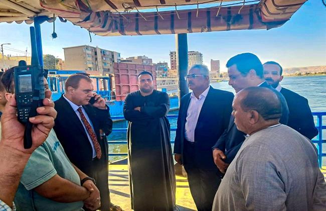 محافظ سوهاج يتابع موقف حادث سقوط سيارة في نهر النيل بالمراغة