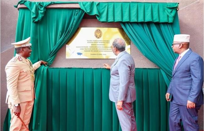 الرئيس الصومالي يفتتح المبنى الجديد لقيادتي الدعم والاتصالات في الجيش الوطني