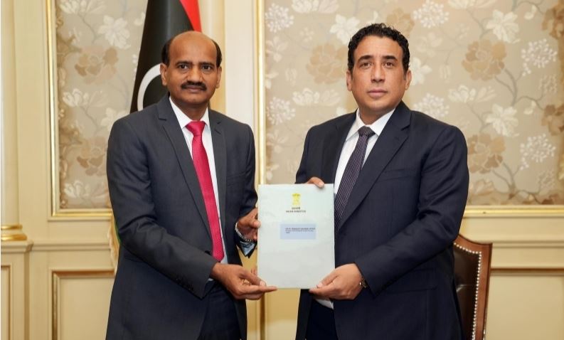 رئيس "الرئاسي الليبي" يتسلّم دعوة رسمية من ناريندرا مودي لحضور القمة الهندية الإفريقية 