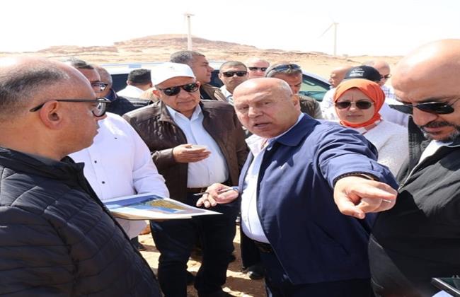 وزيرا النقل والكهرباء يتفقدان منطقة جبل الجلالة بمحافظة السويس