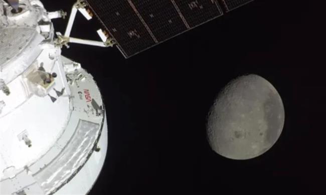 كنوز "أرتميس 2".. رواد الفضاء يرصدون "ألوان القمر" الحقيقية لأول مرة