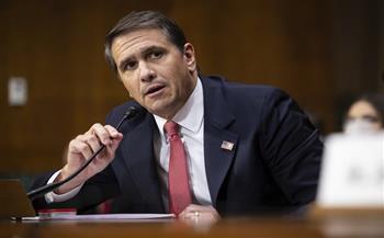 "العدل الأمريكية" تعتزم مقاضاة كل من يشتري أو يبيع نفطا إيرانيا خاضعا للعقوبات 