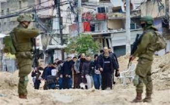 قوات الاحتلال تعتقل ما لا يقل عن 30 فلسطينيا من مناطق متفرقة في الضفة