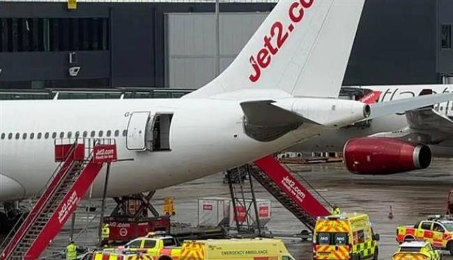 لن تصدق.. رياح قوية تقذف مهندسًا من باب طائرة