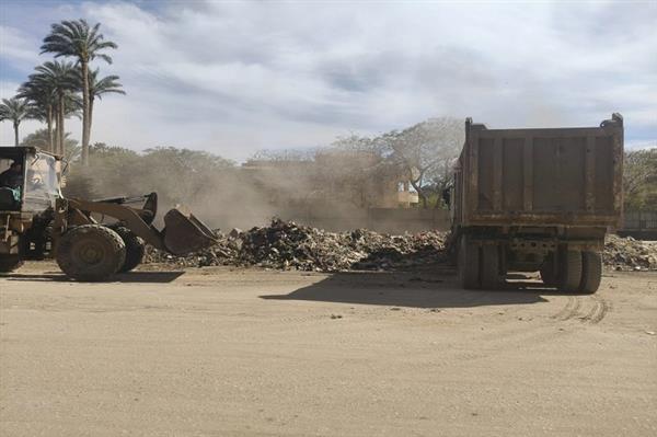 محافظة الجيزة ترفع 1450 طن مخلفات بحملات مكبرة بالمنصورية وأرض الرخام بالمنيرة الغربية 