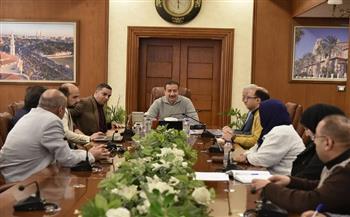 محافظ بورسعيد يستعرض تصورًا متكاملًا لتطوير ساحة مجمع المطاعم ومحيط مكتبة مصر العامة وكورنيش المحافظة