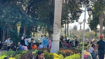 أجواء البهجة تملأ حديقة الحرية احتفالًا بشم النسيم.. صور