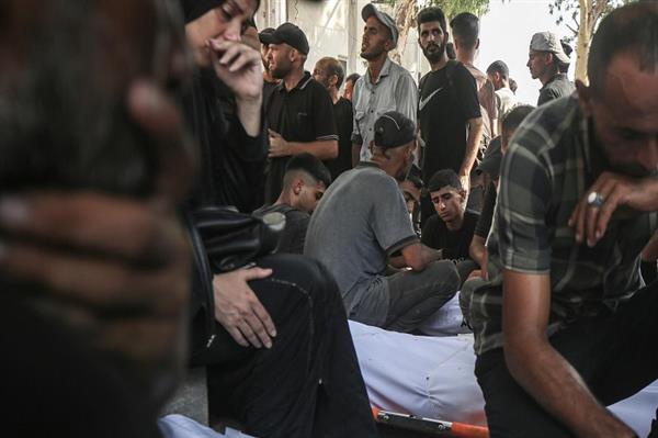 استشهاد فلسطينيين جراء استهدافهما بنيران الاحتلال بخان يونس في غزة 