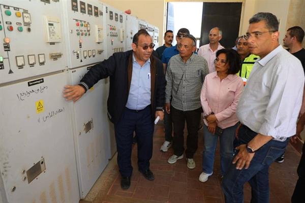 محافظ البحر الأحمر يعزز منظومة الطاقة بمولدين جديدين ويضع مركز الشباب على طريق الاكتمال 