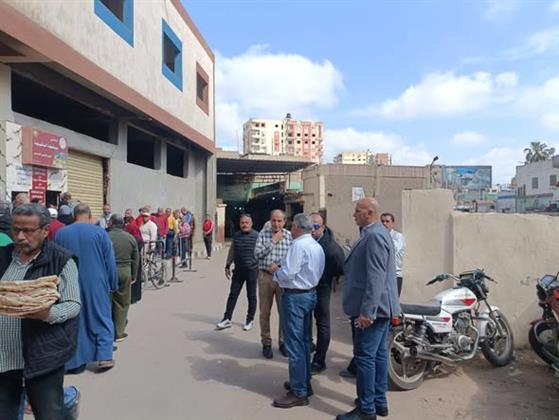 محافظ الدقهلية يتفقد مخبز المحافظة وعددًا من المخابز بالمنصورة لمتابعة انتظام صرف الخبز والالتزام بالأوزان 