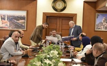 محافظ بورسعيد يستعرض تصورًا متكاملًا لتطوير ساحة مجمع المطاعم و محيط مكتبة مصر العامة