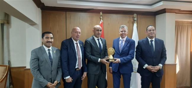 وفد الاتحاد الدولي للخماسي الحديث يزور وزير التربية والتعليم  