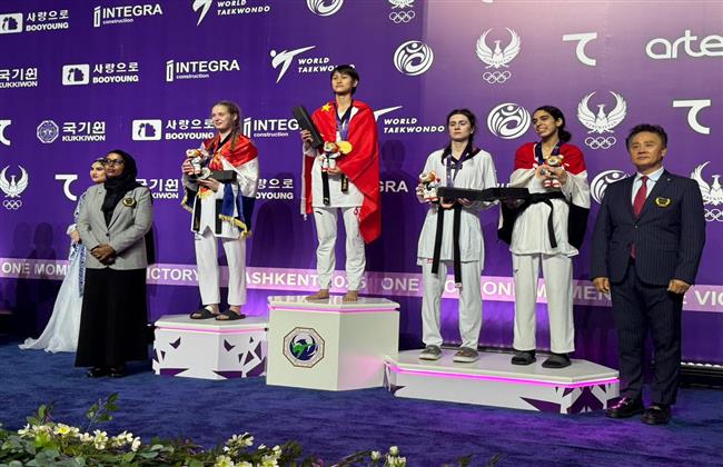 وزير الرياضة يهنىء حلا هاني ببرونزية بطولة العالم للتايكوندو