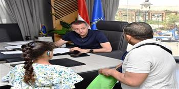 محافظ أسوان يواصل لقاءاته الجماهيرية الأسبوعية بالإستماع لمطالب وشكاوى المواطنين 