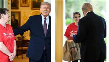 فيديو.. ترامب يستقبل وجبة "دليفري" خلال مؤتمر صحفي عن حرب إيران