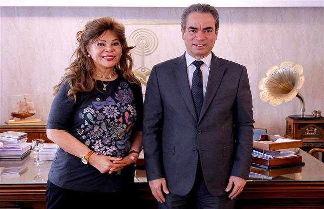 صفاء أبو السعود تقدم نماذج مضيئة في البرنامج الإذاعي الجديد "الملهمون"