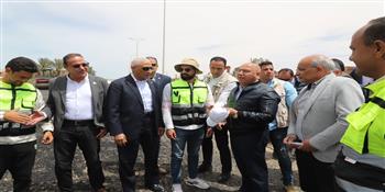 وزير النقل يتفقد تطوير الطريق الساحلي بشمال سيناء ويوجه بتكثيف الأعمال وتعزيز عوامل السلامة