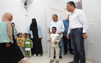 محافظ البحر الأحمر يتفقد مركز التخاطب بالشلاتين