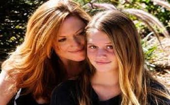 كيف تتعاملين مع انطواء ابنتك خلال مرحلة البلوغ؟