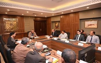 محافظ جنوب سيناء يؤكد ضرورة الالتزام الكامل بالضوابط والمعايير التي تضمن حماية البيئة البحرية