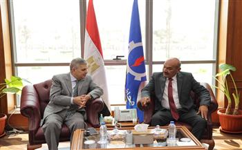 الفريق أسامة ربيع يبحث سبل التعاون مع محافظ السويس.. ويتابع مستوى تقديم الرعاية الصحية بالمستشفيات