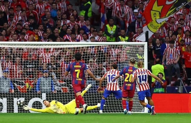 دوري أبطال أوروبا.. برشلونة يتقدم على أتلتيكو في شوط أول مثير