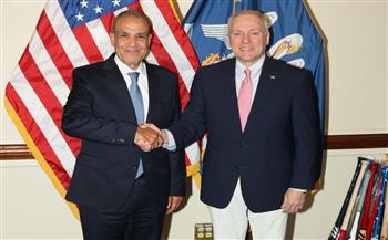 وزير الخارجية يثمن خلال لقائه مع زعيم الأغلبية بالنواب الأمريكي الشراكة الاستراتيجية الوثيقة بين البلدين