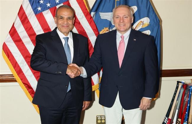 وزير الخارجية يثمن خلال لقائه مع زعيم الأغلبية بالنواب الأمريكي الشراكة الاستراتيجية الوثيقة بين البلدين