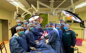 فريق جراحة العظام بمستشفى كفر الشيخ الجامعي ينجح في إجراء عملية نادرة لإصلاح كسر وخلع بمفصل الفخذ لمريض