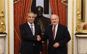 وزير الخارجية يستعرض مع رئيس العلاقات الخارجية بالشيوخ الأمريكي جهود مصر لخفض التصعيد بالمنطقة