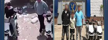 ضبط 3 طلاب بالمنوفية لمضايقة فتيات أمام مدرسة بدراجتين كهربائيتين