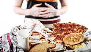 4  أضرار سريعة للإفراط في الطعام