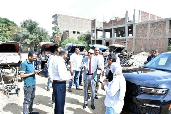 محافظ الأقصر يوجه بإقامة موقف سرفيس بالكرنك ومشاتل زراعية لدعم الخدمات والتجميل 