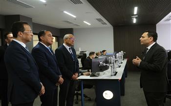 رئيس الوزراء يتفقد مركز التحكم والسيطرة والدعم الفني بالعاصمة الجديدة