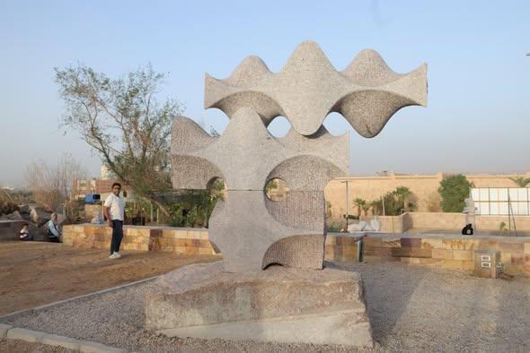 وزيرة الثقافة توافق على تجديد عرض 3 أعمال فنية من سبموزيوم أسوان بميادين السويس