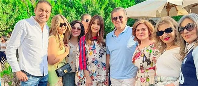 إلهام شاهين تحتفل بـ"شم النسيم" مع   نخبة من نجوم الفن