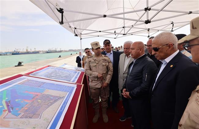 تطوير ميناء العريش وتعزيز الممر اللوجيستي.. وزير النقل يتفقد مشروعات التنمية بشمال سيناء