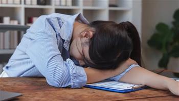 موظفة تنام 5 ساعات في العمل احتجاجًا على تدني راتبها