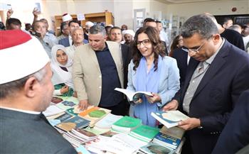 محافظ البحر الأحمر ووزيرة الثقافة يتفقدان معرض الشلاتين للكتاب في نسخته الثالثة