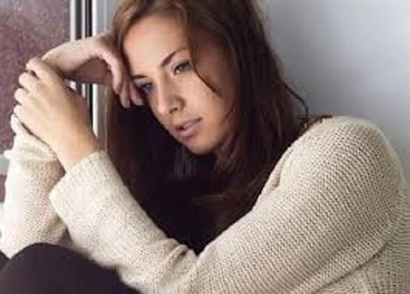 أسرار صامتة تنهك نفسية المرأة دون ملاحظتها.. منها الميل إلى كتمان المشاعر السلبية    