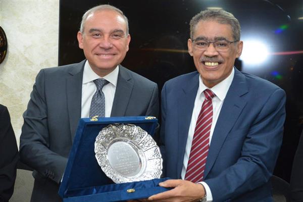 مجلس إدارة "هيئة الاستعلامات" يعقد اجتماعه الأول بعد إعادة تشكيله ويُكرم ضياء رشوان 