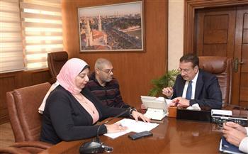 محافظ بورسعيد يلتقي عددًا من المواطنين للاستماع إلى مطالبهم وشكواهم 